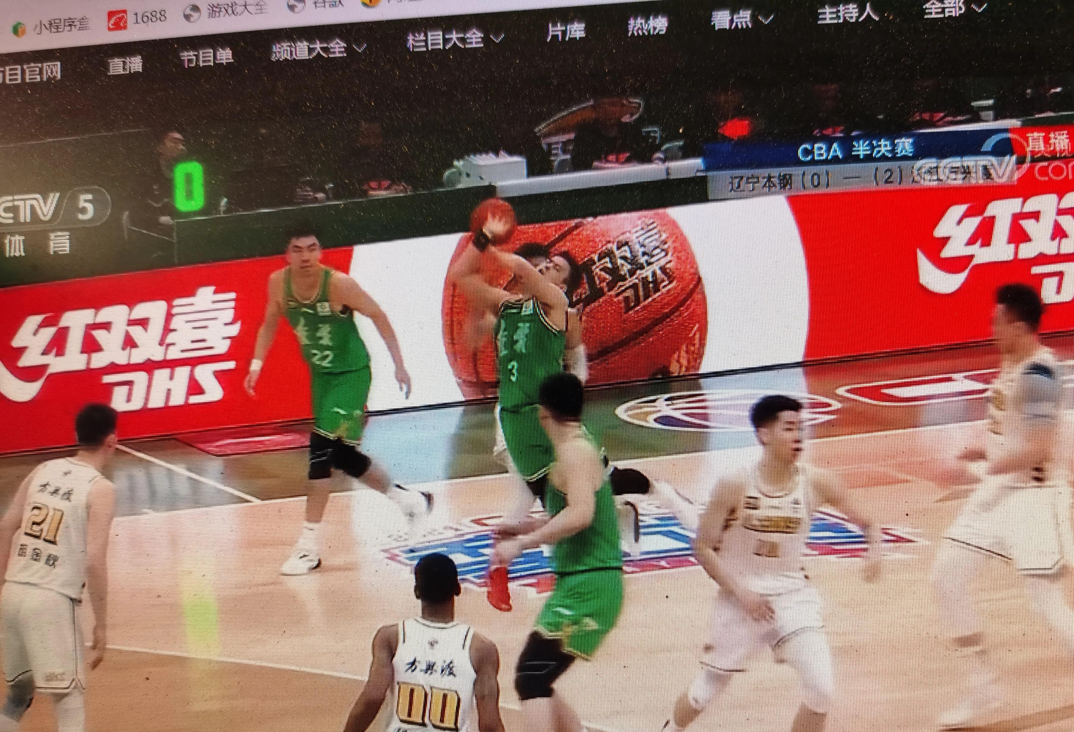 浓眉哥重返赛场，反败为胜首场状态出色，中国队观众沸腾！-开云体育官网